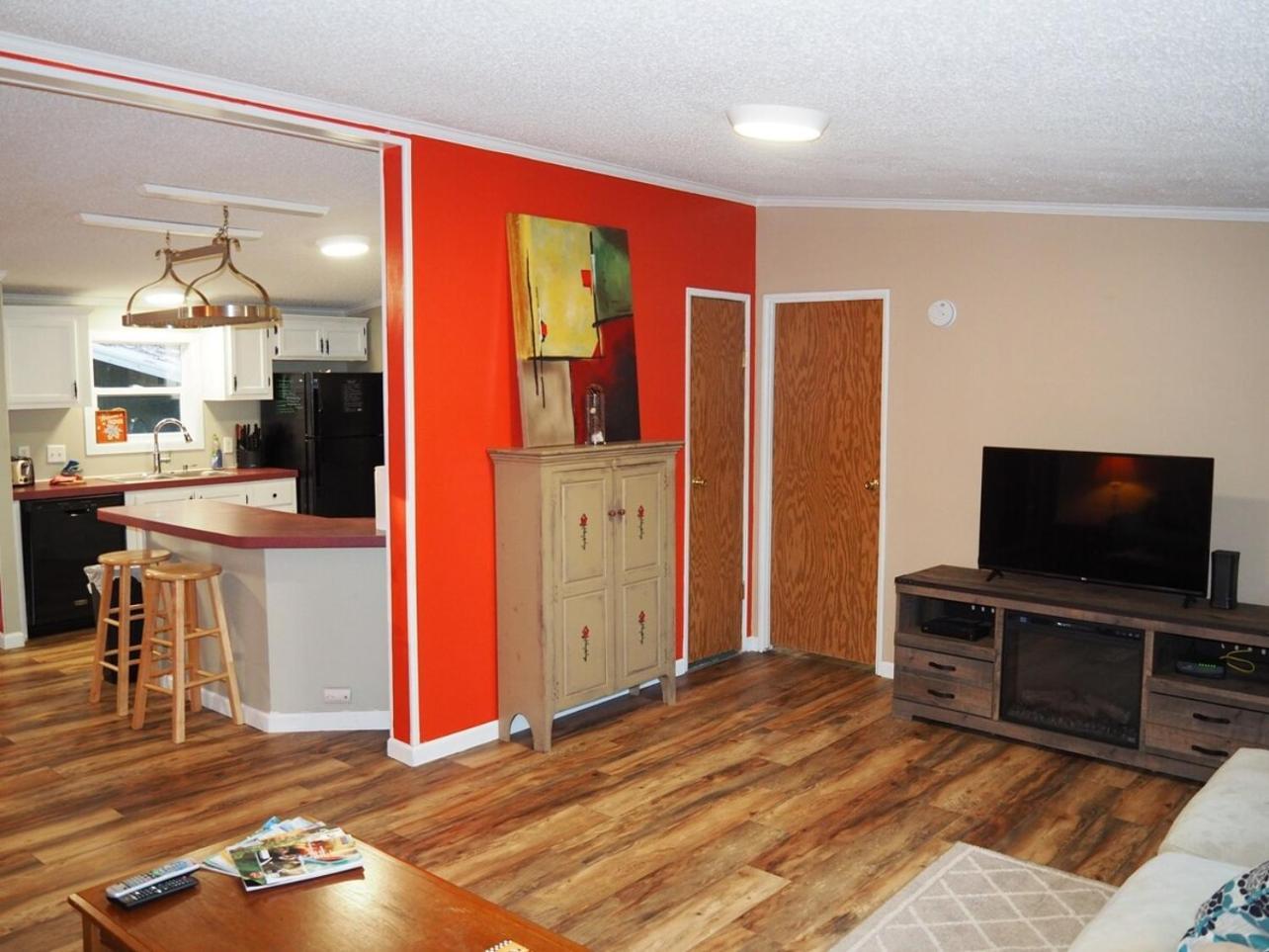 The Green Lake Getaway - Shared Lake Access! Interlochen Esterno foto