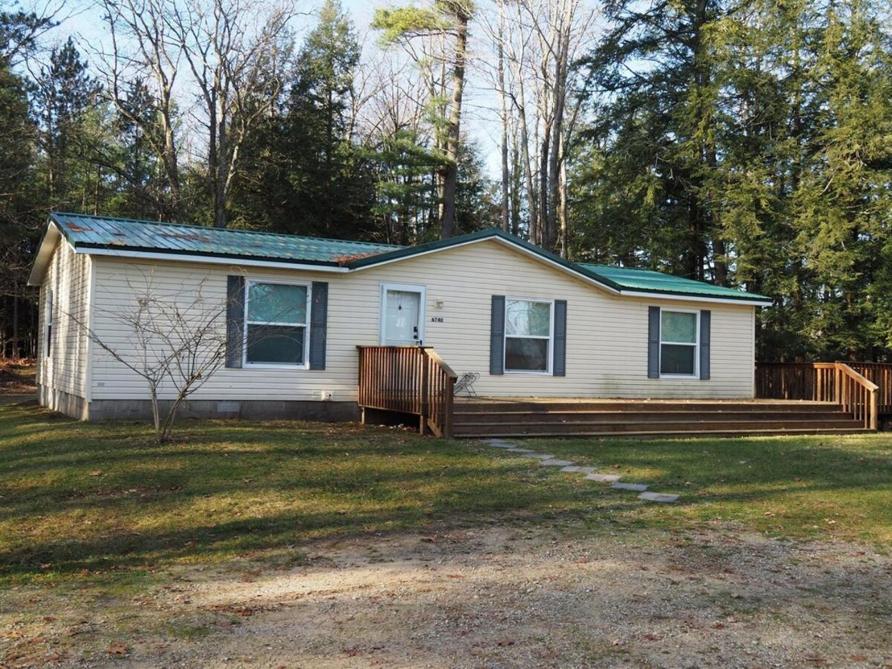 The Green Lake Getaway - Shared Lake Access! Interlochen Esterno foto