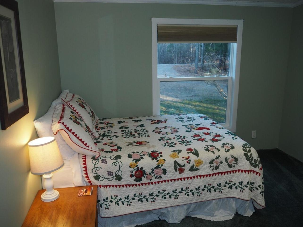 The Green Lake Getaway - Shared Lake Access! Interlochen Esterno foto